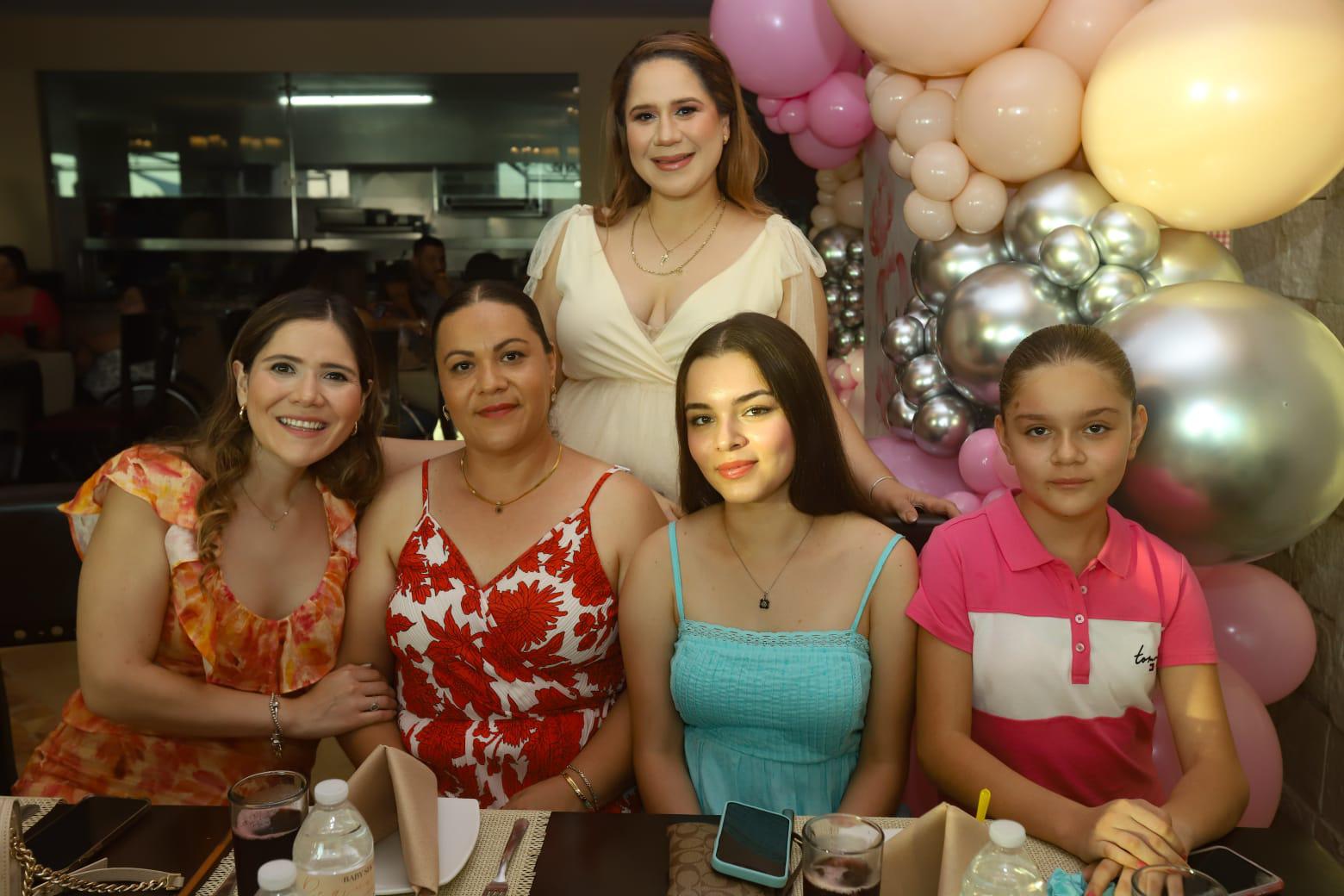 $!La embarazada entre Carolina Zataráin, Adriana Tirado, Lizbeth Malverde y Rubí Valverde.