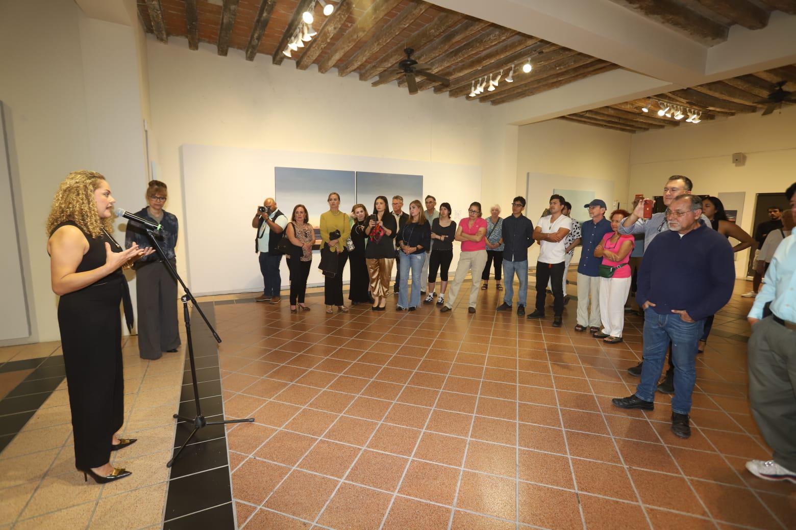 $!La artista agradece la presencia a los presentes.