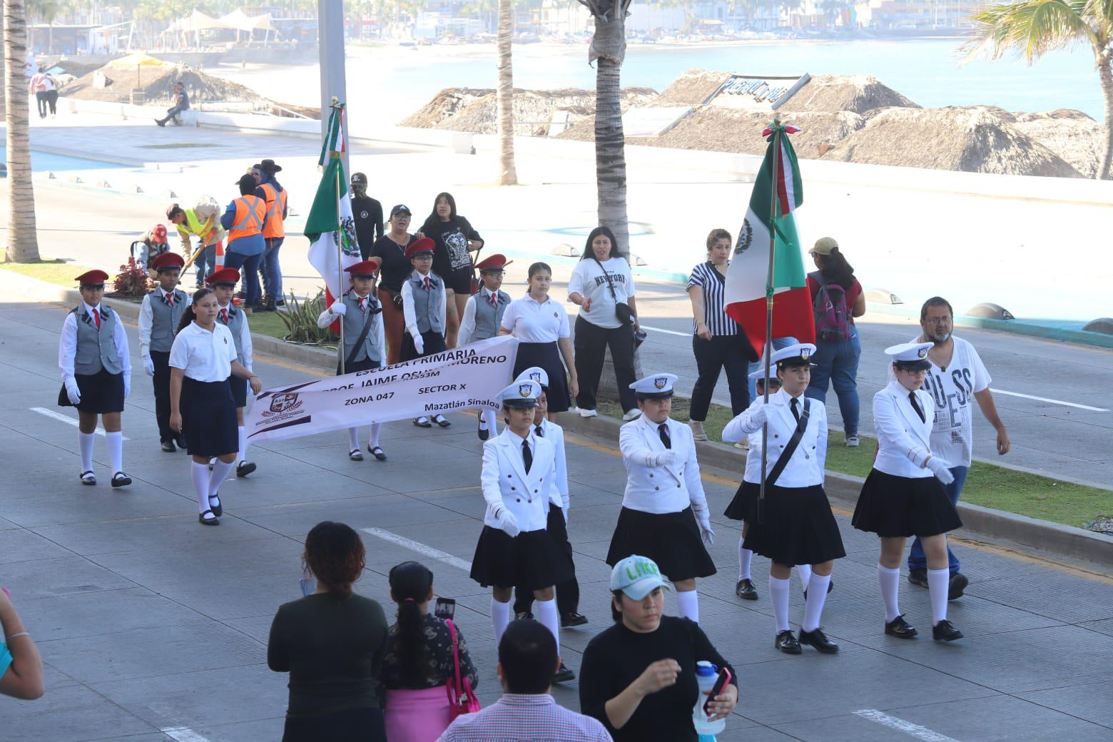 $!Se viste Avenida del Mar de tricolor por desfile de escoltas de Bandera