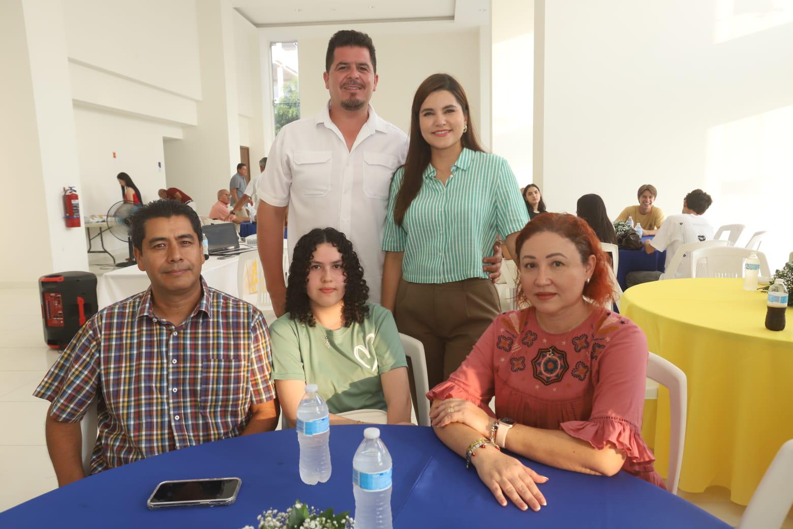 $!Armando Ríos, Dulce Castillo, Agustín Juárez, Valeria Juárez y Ofelia Castro.