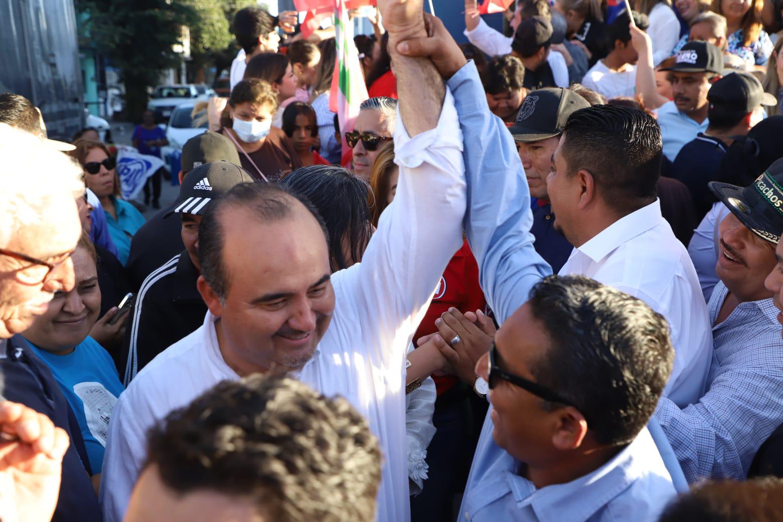 $!Presenta Guillermo Romero solicitud de registro exigiendo piso parejo a los gobiernos Estatal y Municipal