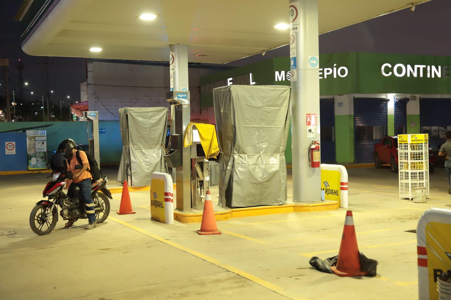 $!Clausura Profeco dos gasolineras en Mazatlán por irregularidades en las bombas