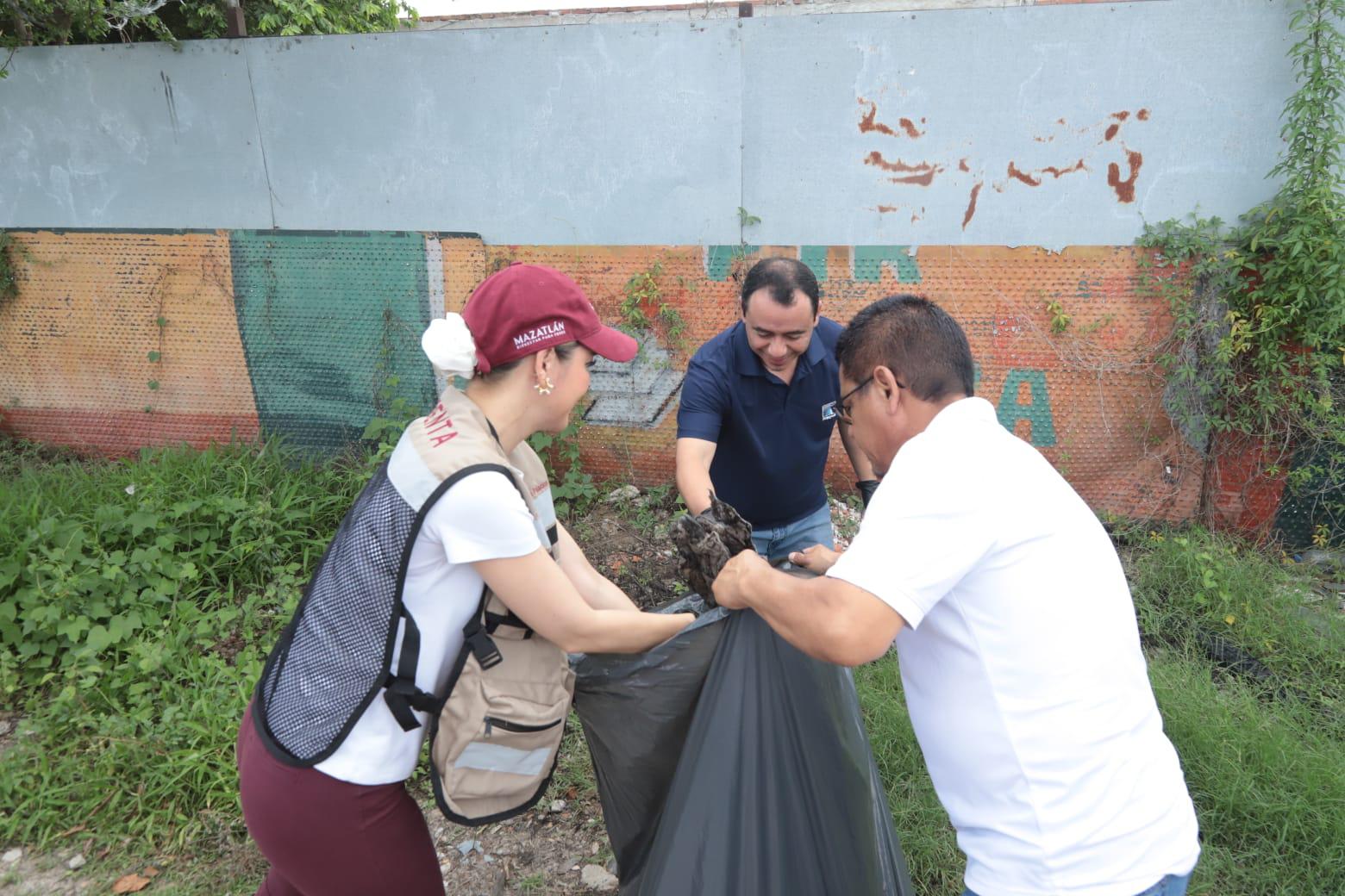 $!Ponen en marcha la jornada sabatina de limpieza urbana ‘Mazatlán, te quiero limpio’