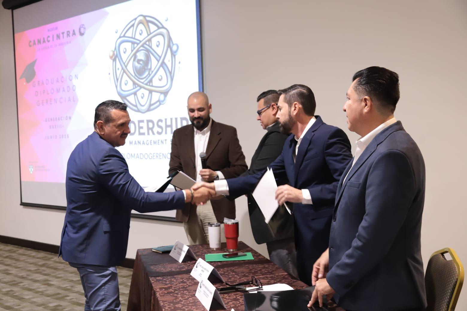 $!Celebran graduación de la generación 33 del Diplomado en Liderazgo de Canacintra Mazatlán