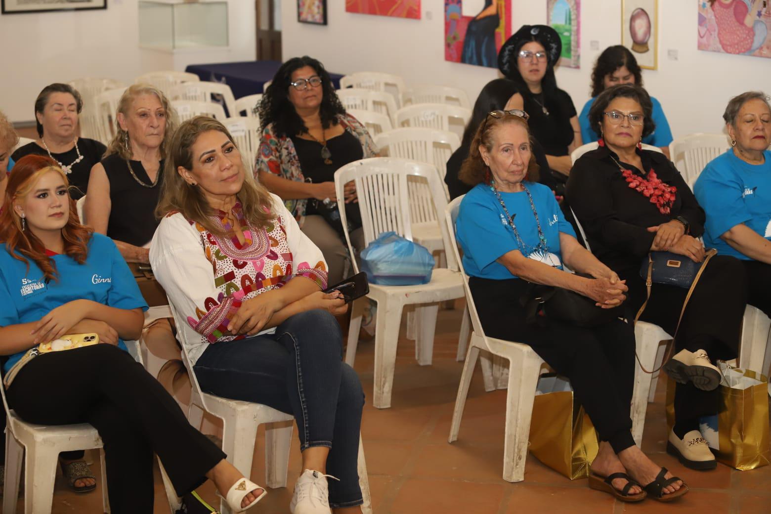 $!Los asistentes al Quinto Encuentro de Escritoras y Lectoras Sinaloenses.