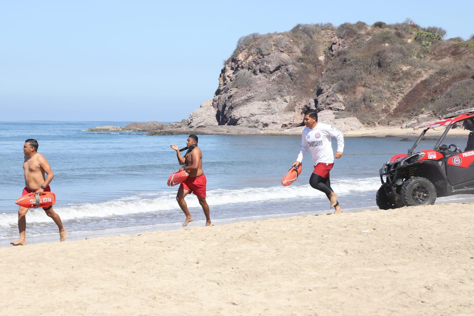 $!Simulan rescate por hundimiento de embarcación en Mazatlán