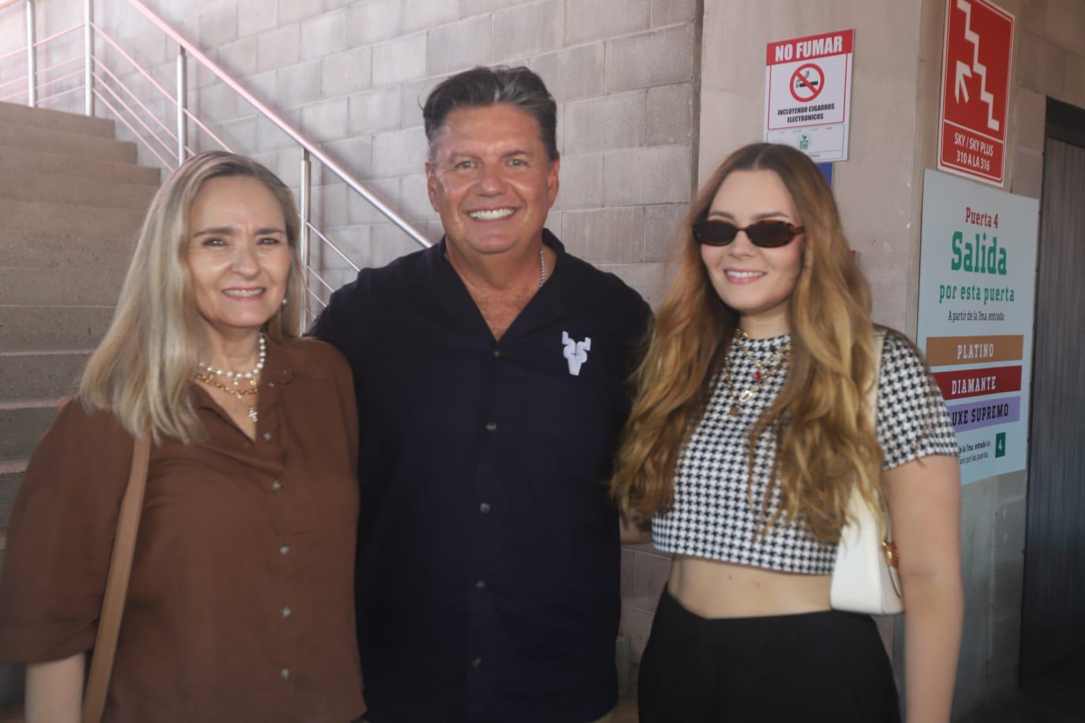 $!Elena Zorrilla de Barros, Ismael Barros Cebreros y Ana Sofía Barros Zorrilla.