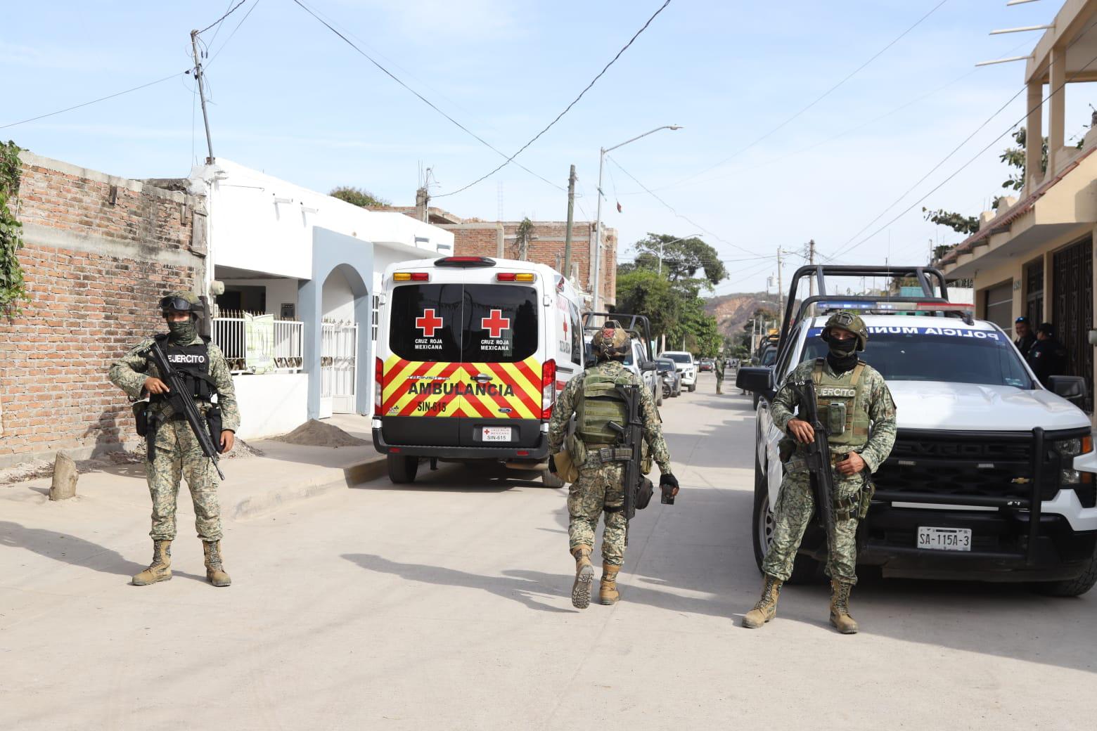 $!Motociclistas armados privan de su libertad a un joven en Mazatlán