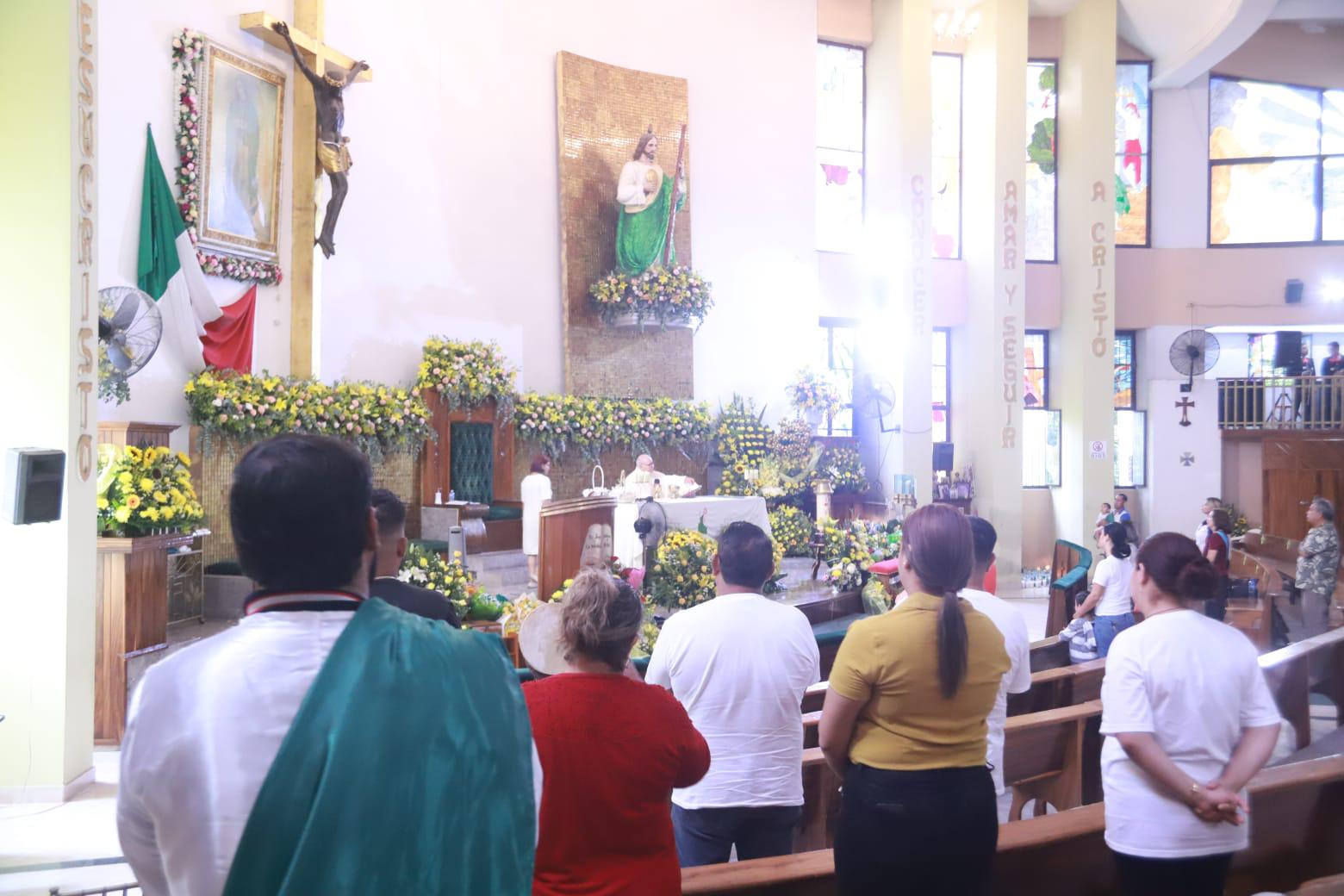 $!Cantan ‘Las Mañanitas’ en Mazatlán a San Judas Tadeo, en su día y en su templo
