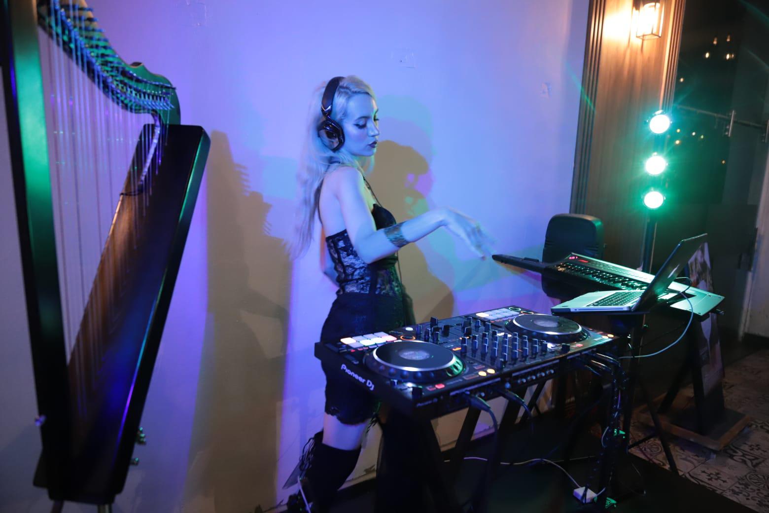 $!La música de una dj amenizó la velada.