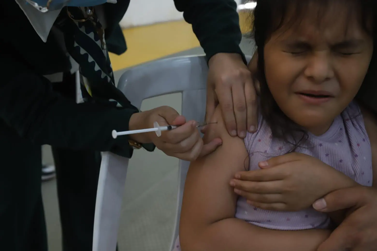 $!Niños y niñas mazatlecos son vacunados contra el sarampión