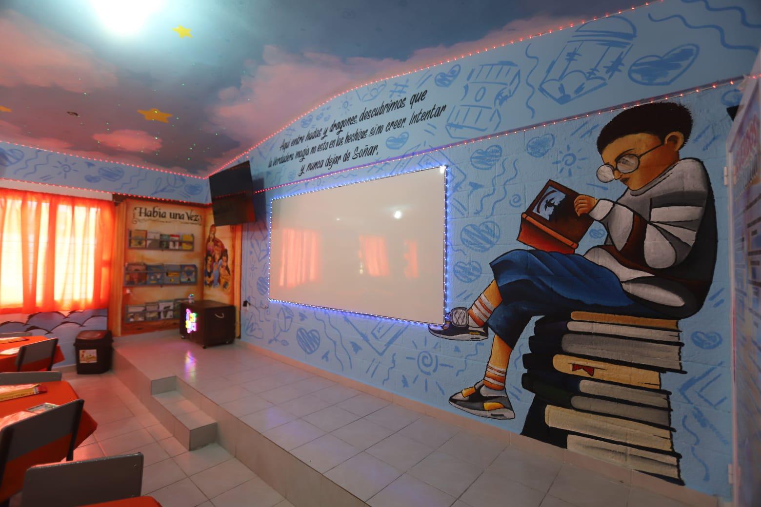 $!Entre colores, libros y sueños, el profesor Joel dará la bienvenida a clases a sus alumnos