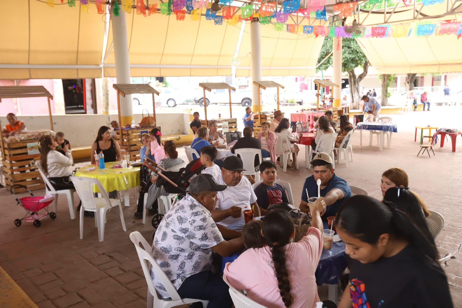 $!Aumentan en un 65% las visitas al tianguis del Pueblo Señorial de La Noria