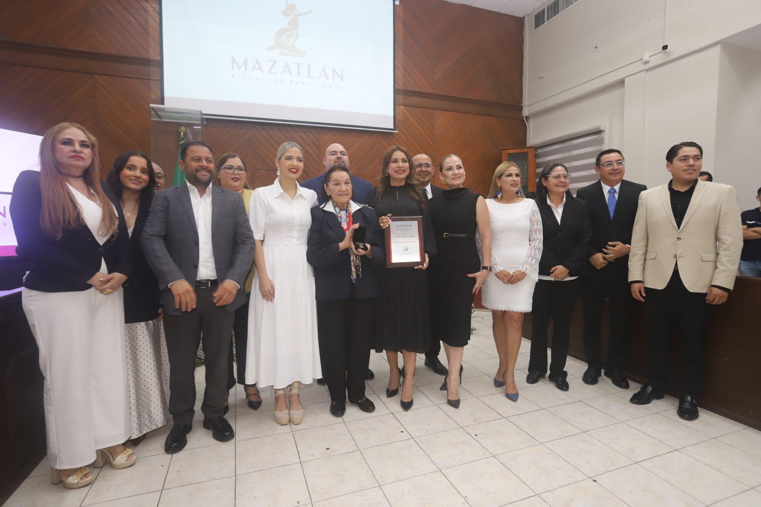 $!Entregan Premio al Mérito Femenino a María Graciela Toledo García de la Cadena