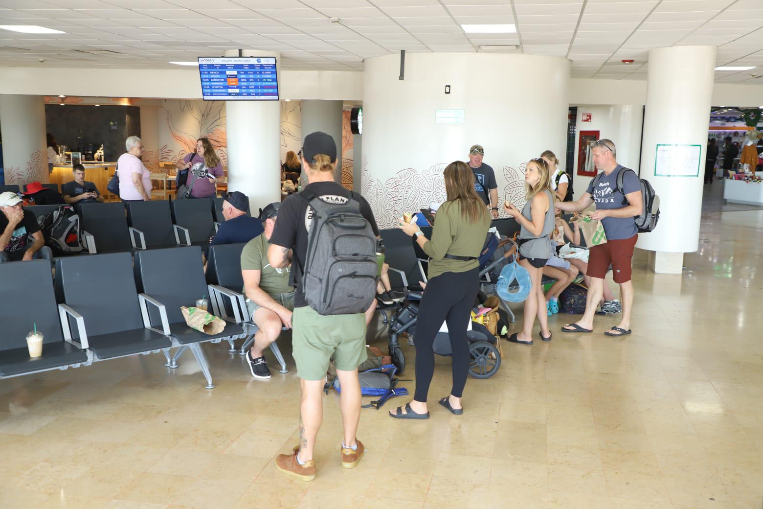 $!Opera con normalidad el Aeropuerto de Mazatlán