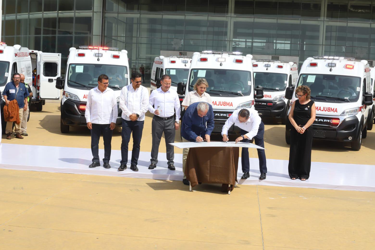 $!Entrega Beneficencia Pública Nacional 19 ambulancias y equipo a Sinaloa