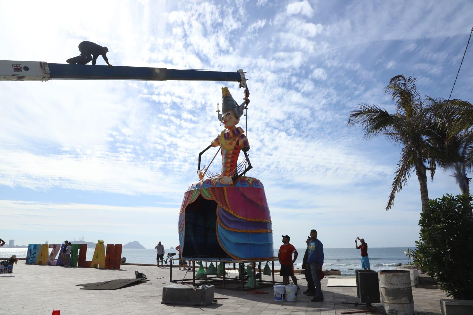 $!Llegan los monigotes del Carnaval al malecón de Mazatlán; serán colocadas 11