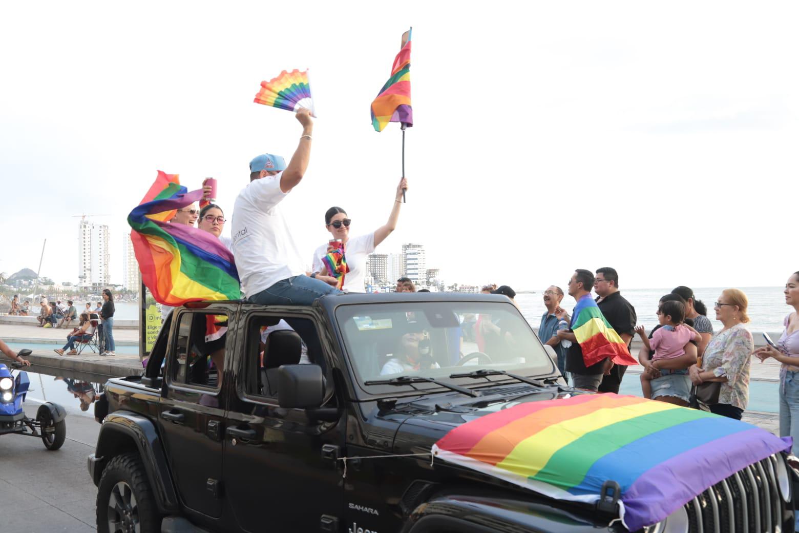 $!Marcha Maz Orgullo 2025 llena el malecón de Mazatlán de color y alegría