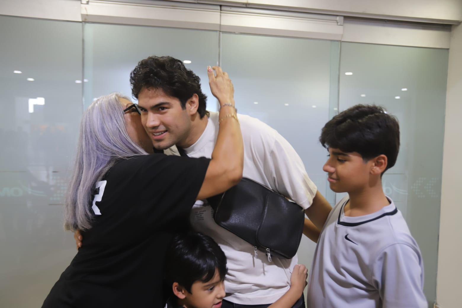 $!Con música de banda y muestras de cariño reciben al ‘Zurdo’ Ramírez en Mazatlán