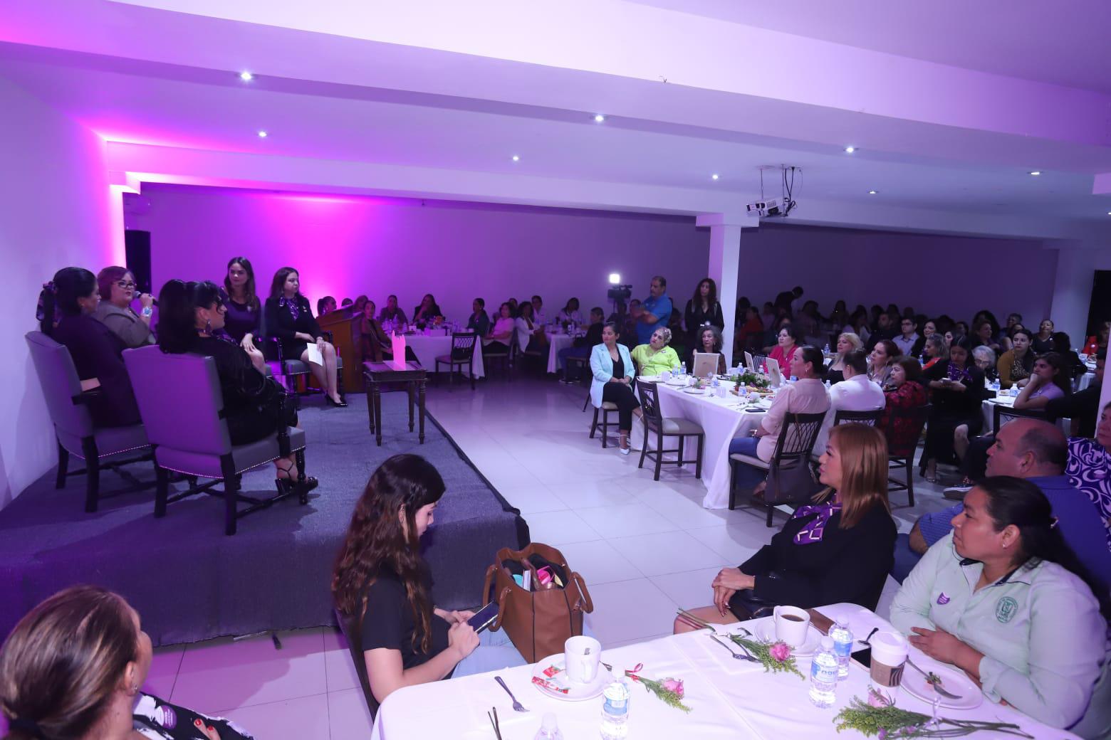 $!Comparten mujeres sus experiencias en panel ‘Mujer, vístete de poder y conquista’