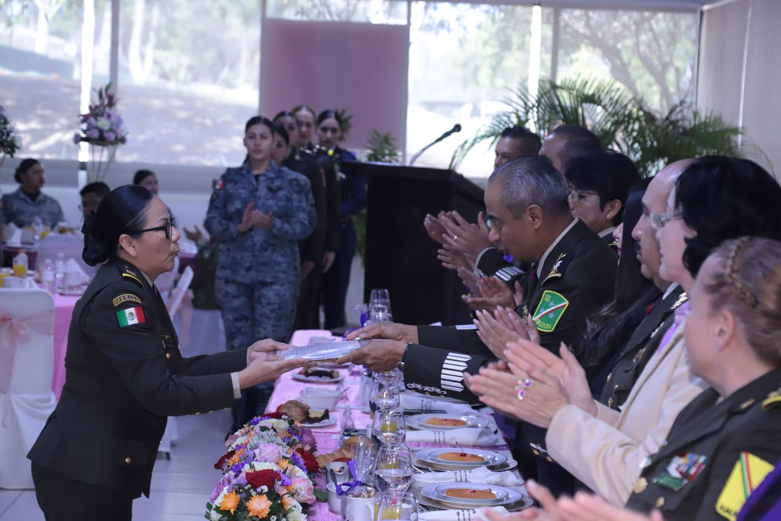 $!Reconocen en Mazatlán a mujeres integrantes de las Fuerzas Armadas