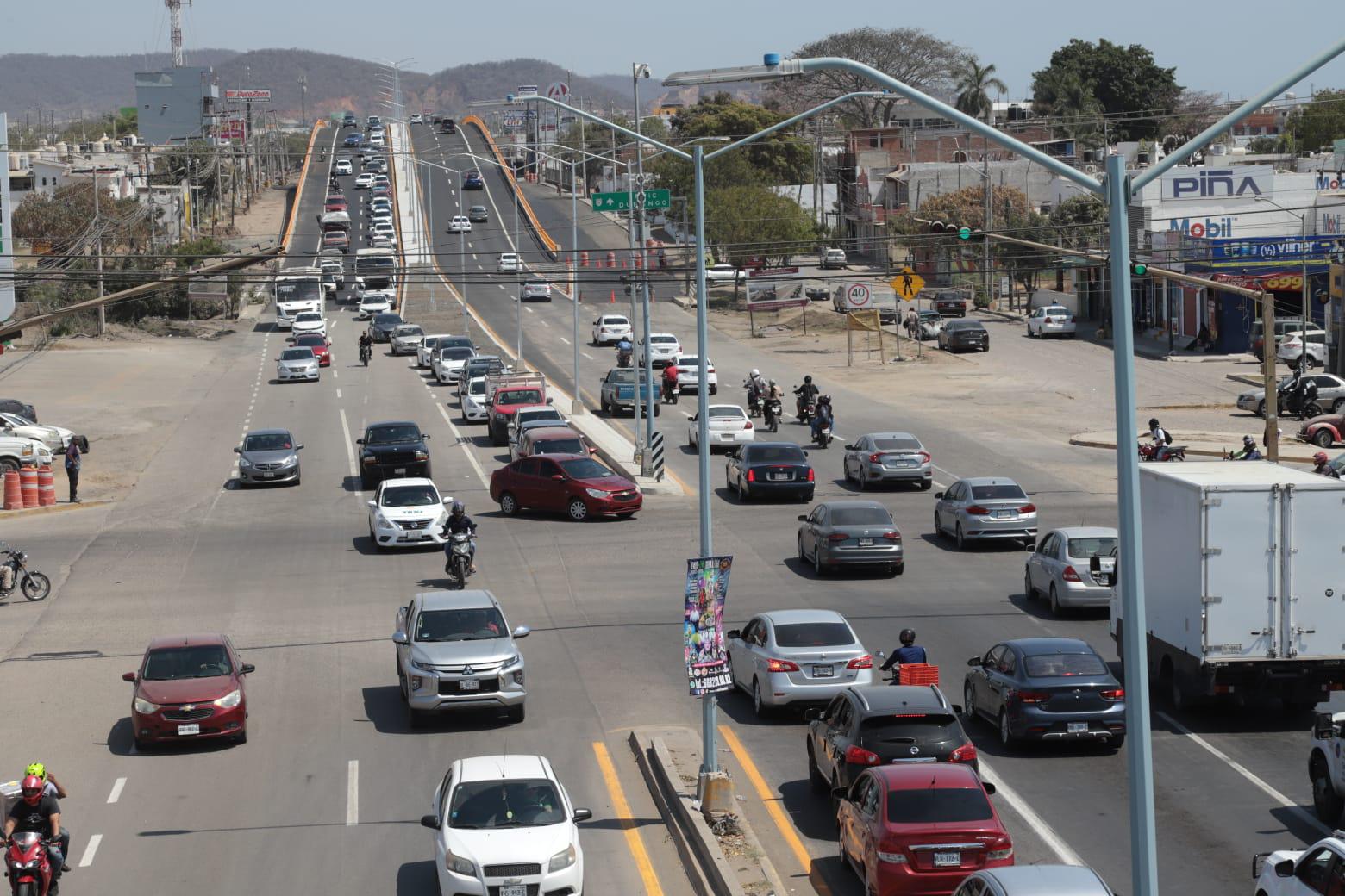 $!Inauguran puente vehicular en Mazatlán para agilizar circulación, pero se ‘atora’ en el cruce con Santa Rosa