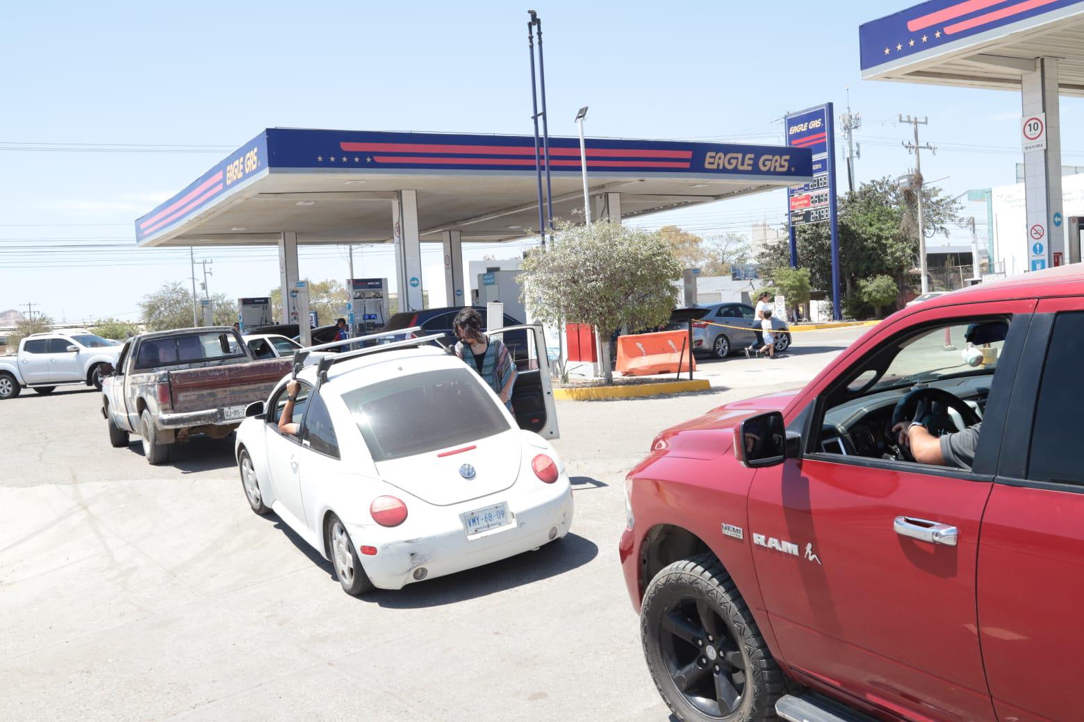 $!Éxodo de vacacionistas crea largas filas en la autopista Mazatlán-Culiacán