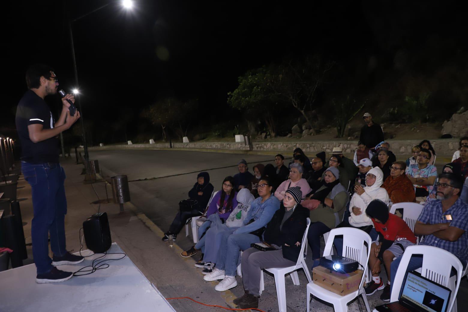 $!Descubren en conferencia sobre la vida y muerte de las estrellas, en Mazatlán