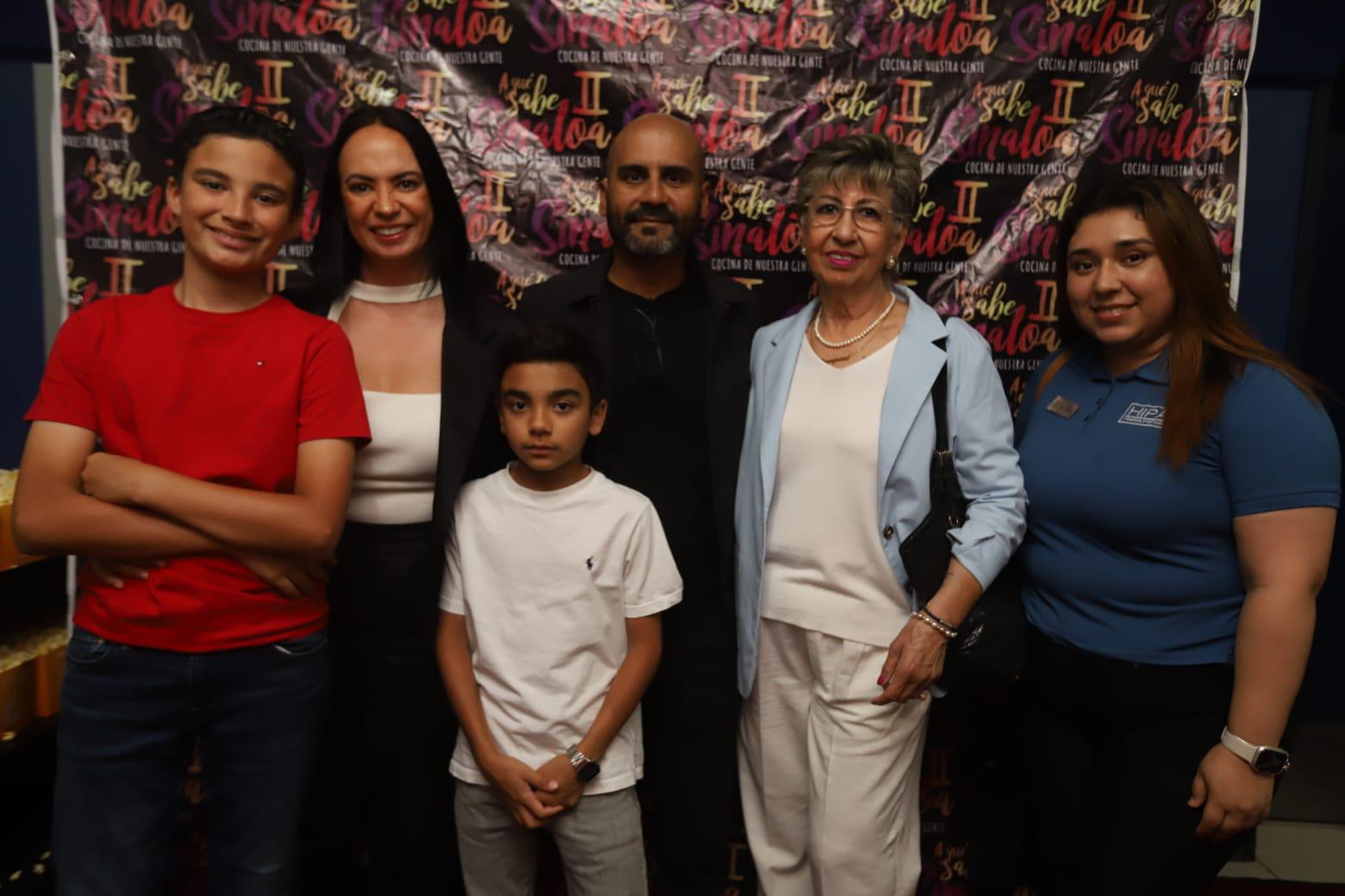 $!Alejandro Valdez, Ivette López, Francisco Valdez, Hugo Valdez, Concepción Zataráin y Leslie Baños.