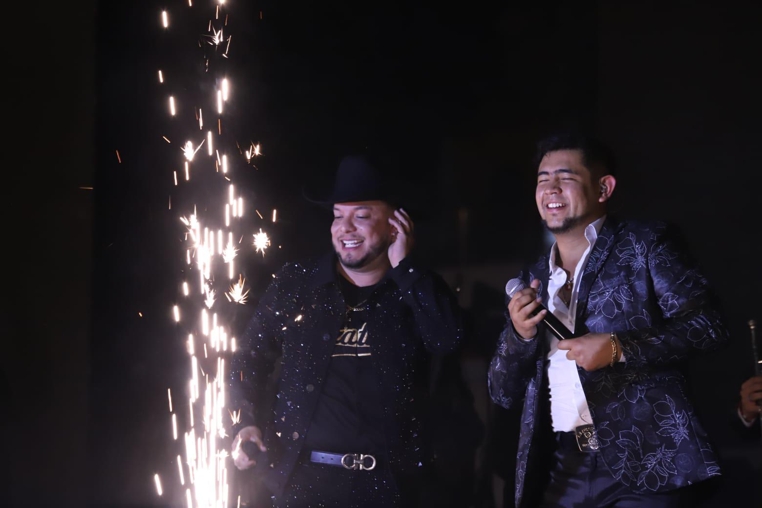 $!Con la casaca de Los Venados de Mazatlán, Lorenzo Méndez, ex vocalista se une a la fiesta que armó La Original.