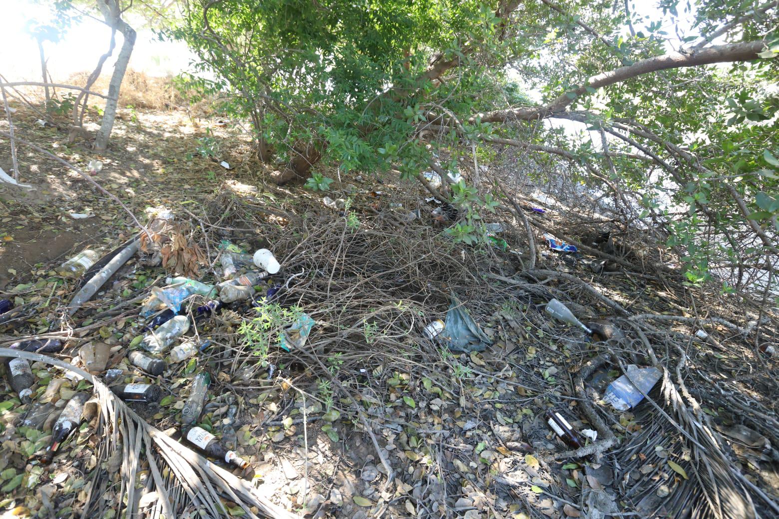 $!Atiende Gobierno de Mazatlán descargas en playa Cerritos y el Estero del Yugo