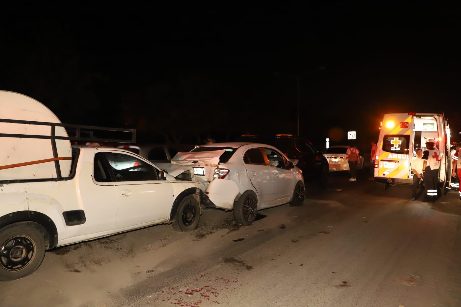 $!Se registra carambola entre 4 vehículos en carretera a la altura de Urías, en Mazatlán