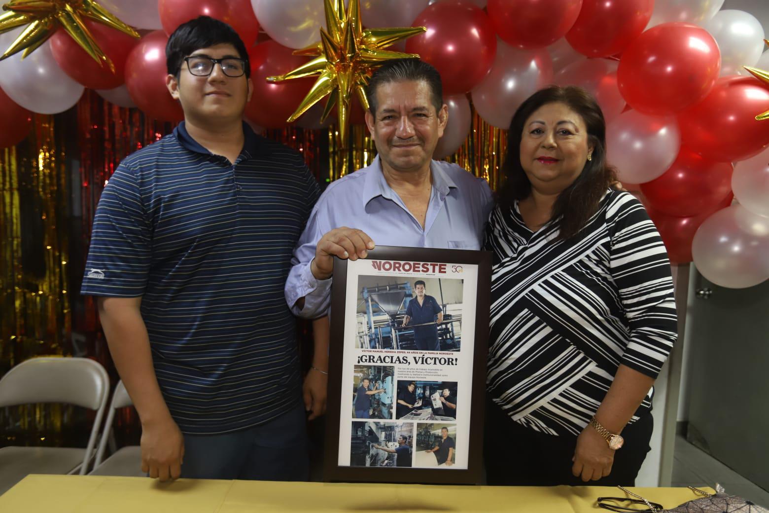 $!En la reunión, Víctor Manuel estuvo acompañado de su esposa Laura Caseres de Heredia y de su hijo Emmanuel.