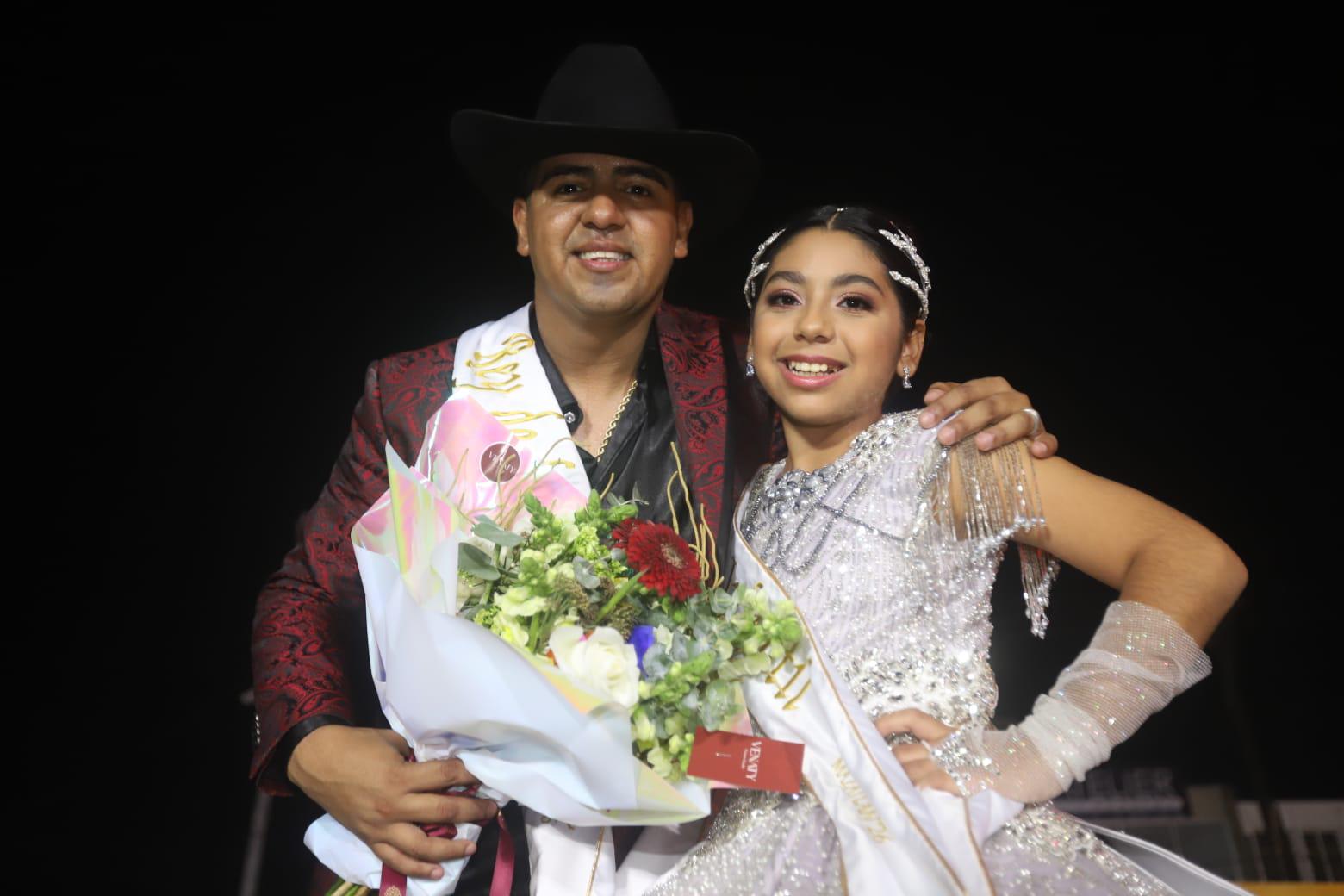 $!Javier Osuna, Rey de la Alegría junto a Eileen Cruz, Reina Infantil del Carnaval de Mazatlán 2026.