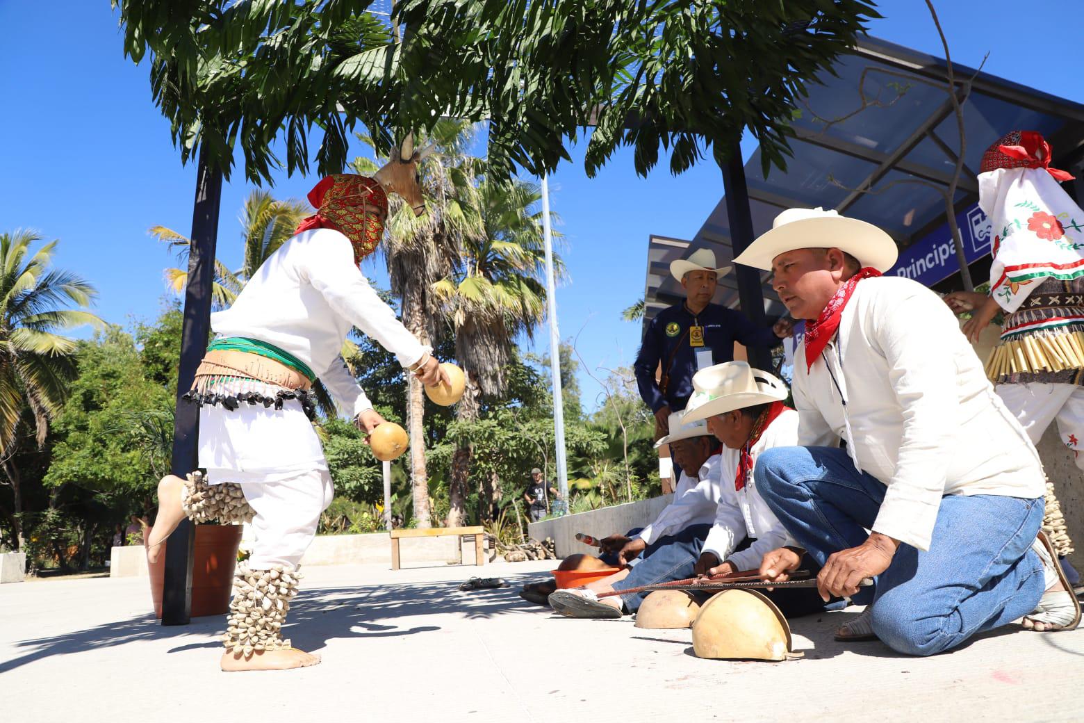 $!Turistas disfrutan de las danzas Yoremes en la Expo Feria Artesanos de Sinaloa