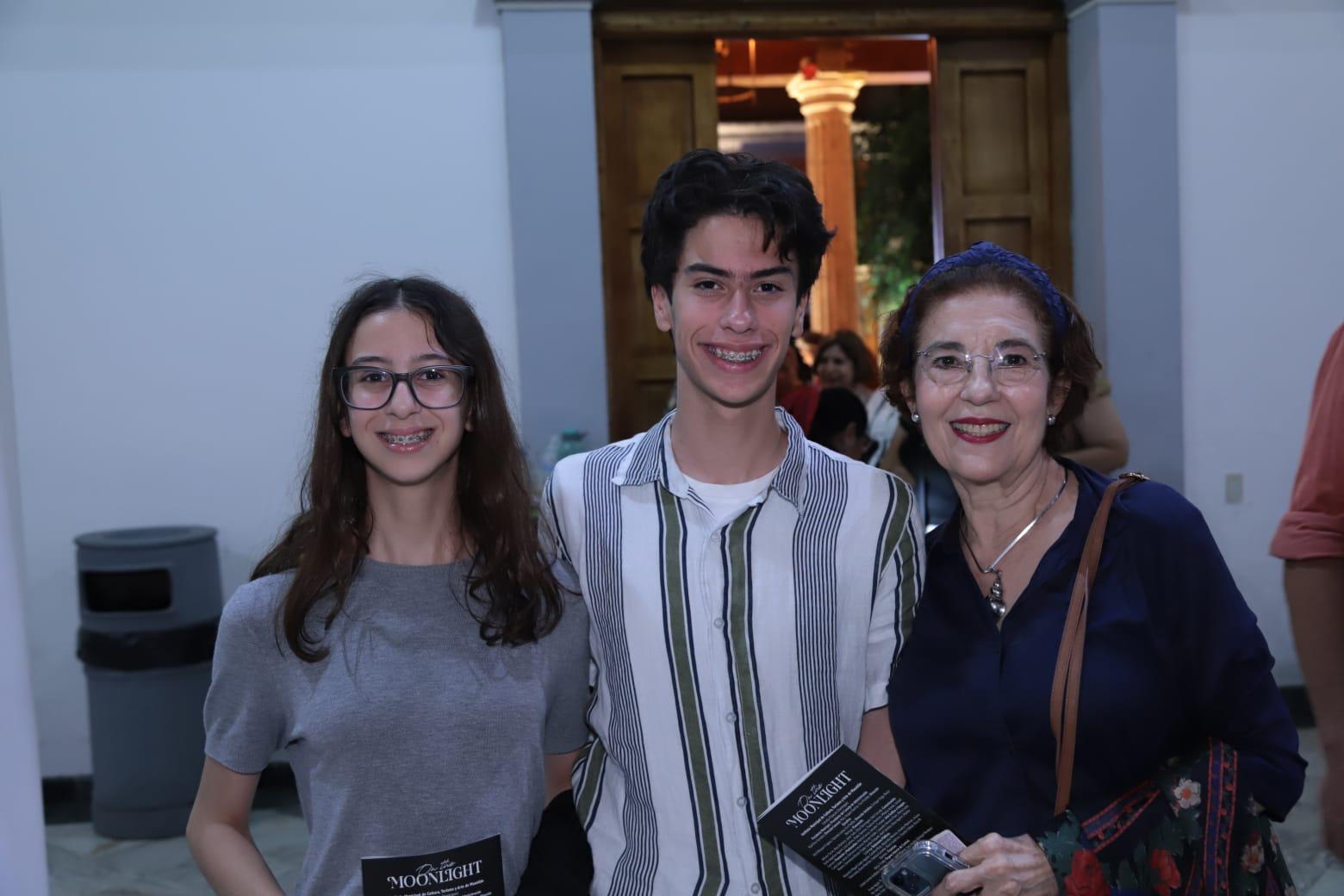 $!Ximena Urquijo, Ricardo Urquijo y Cecilia de Urquijo.