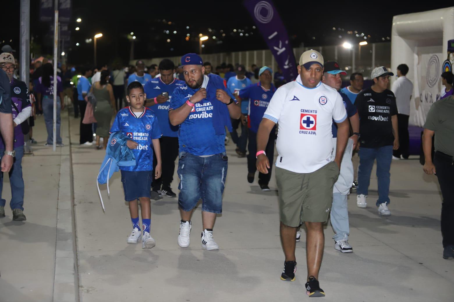$!Fiesta celeste en Mazatlán: La Máquina tiñe de azul el estadio El Encanto