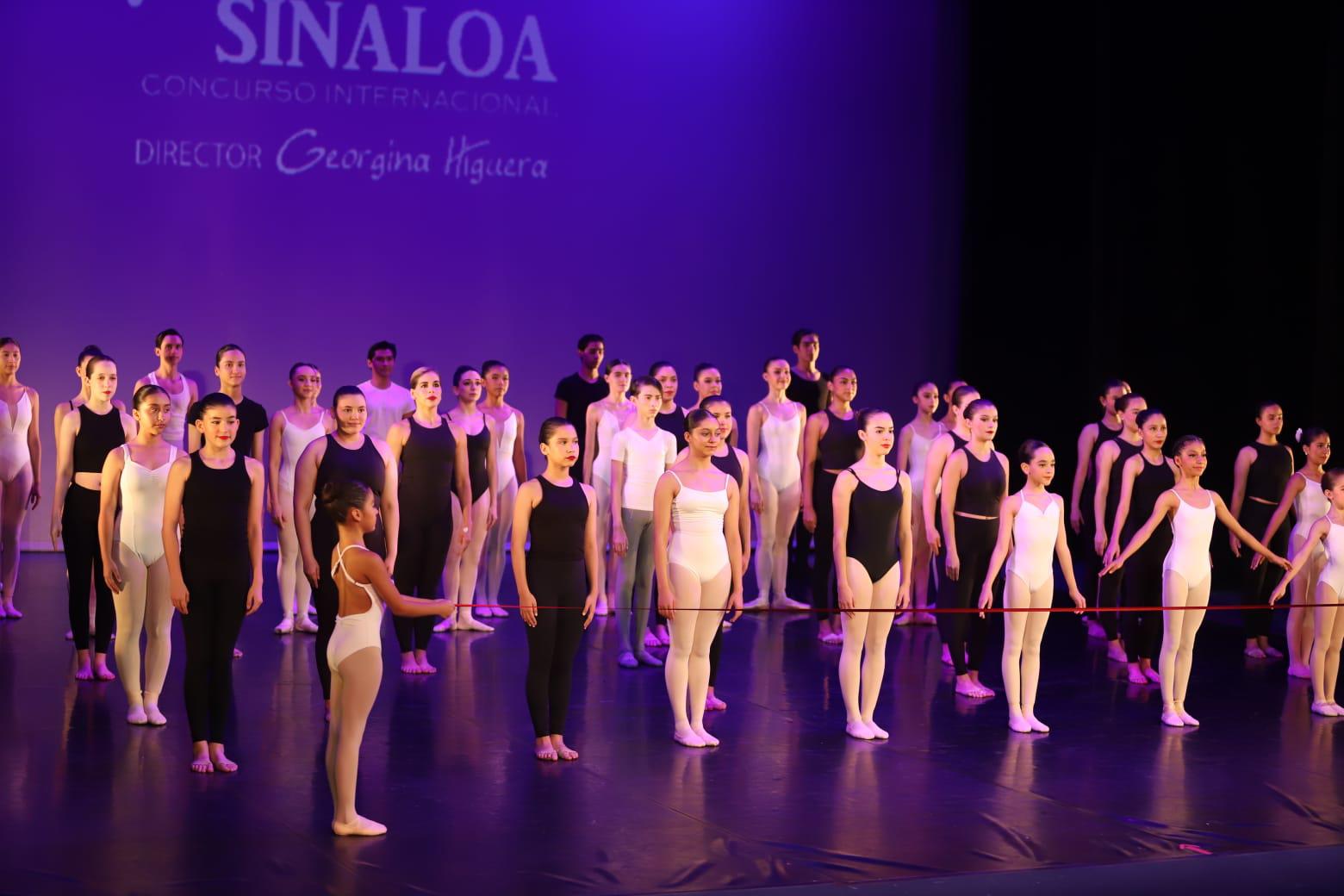 $!Alrededor de 100 bailarines participan en el concurso.