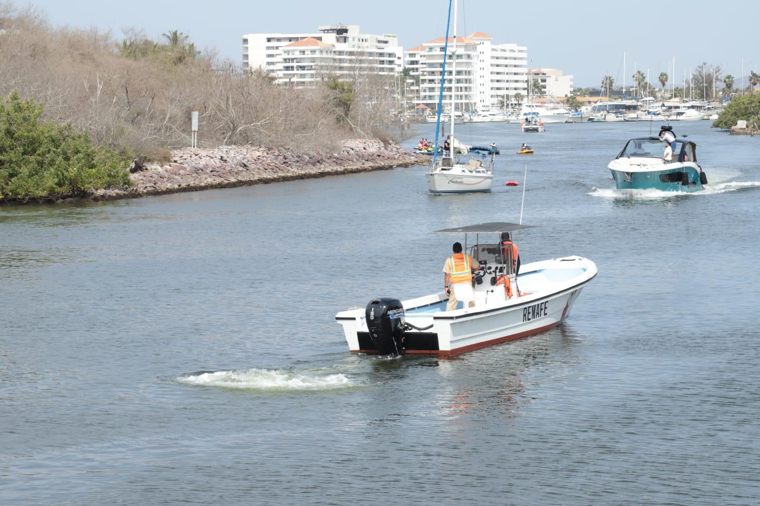 $!Regulan velocidad, sonido y chalecos en catamaranes y yates en la Marina, en Mazatlán