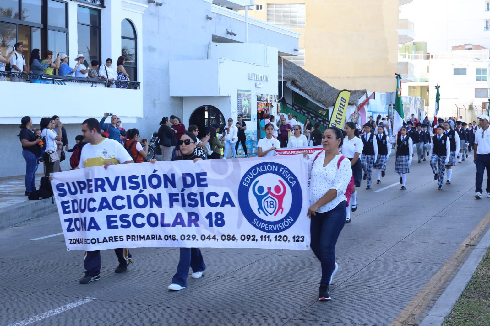 $!Se viste Avenida del Mar de tricolor por desfile de escoltas de Bandera