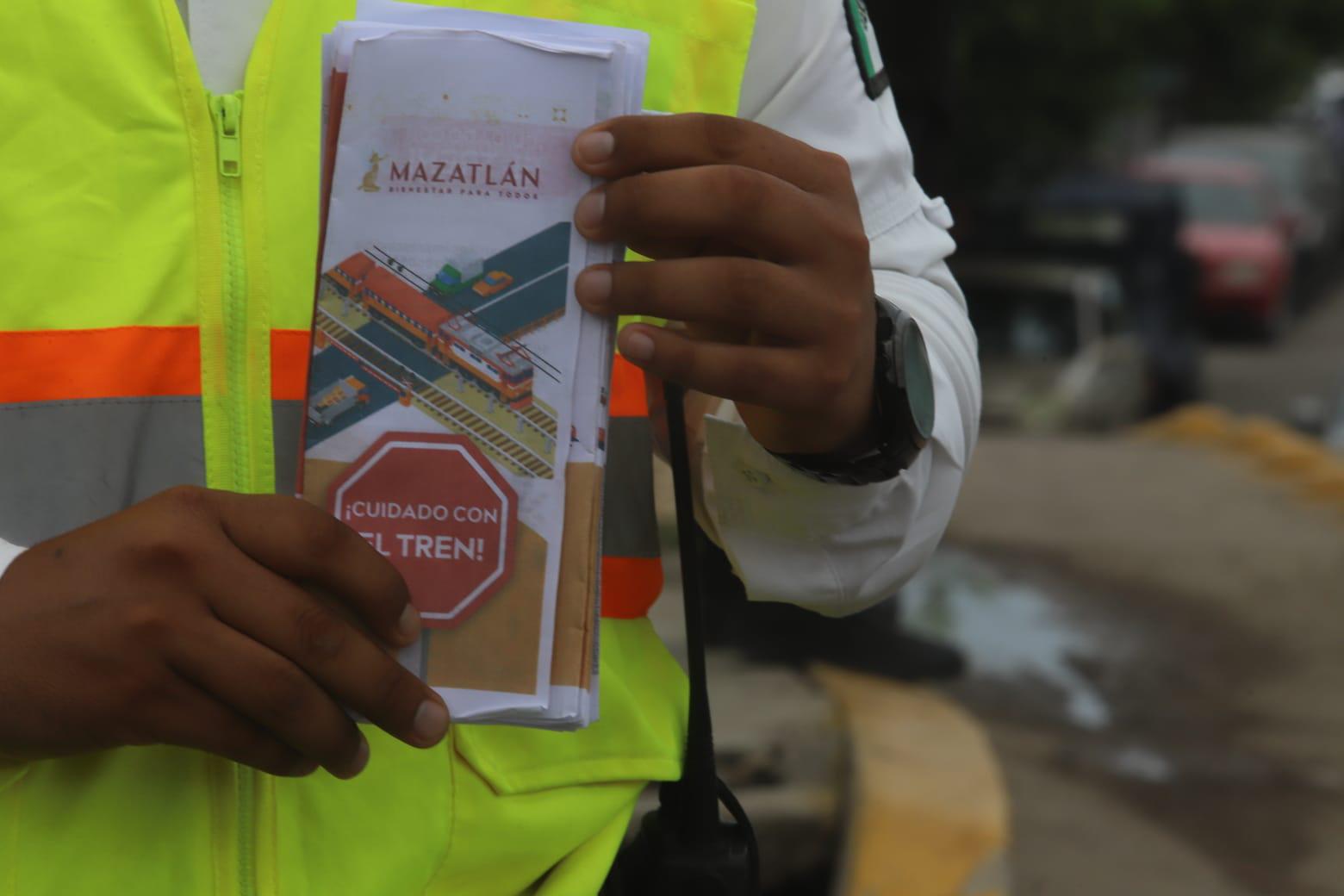 $!Tránsito de Mazatlán lanza campaña ‘Cuidado con el Tren’ ante fallas en plumas