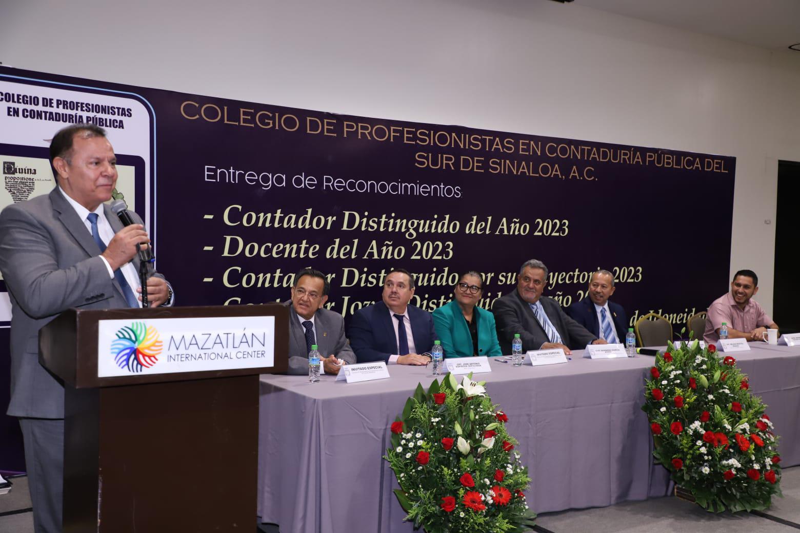 $!Premian a lo mejor de la contabilidad en Mazatlán de 2023