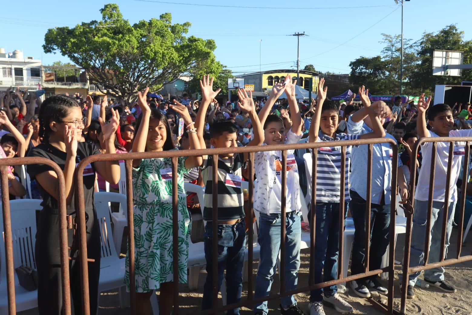 $!Gobierno de Mazatlán y DIF llevan la fiesta del Día del Niño a la ‘Pancho’ Villa