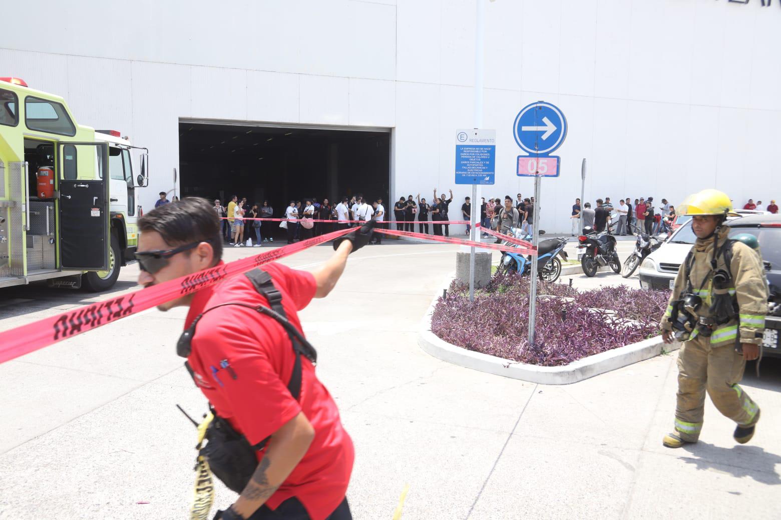 $!Mala maniobra de cocinero originó el incendio en Galerías, informa PC