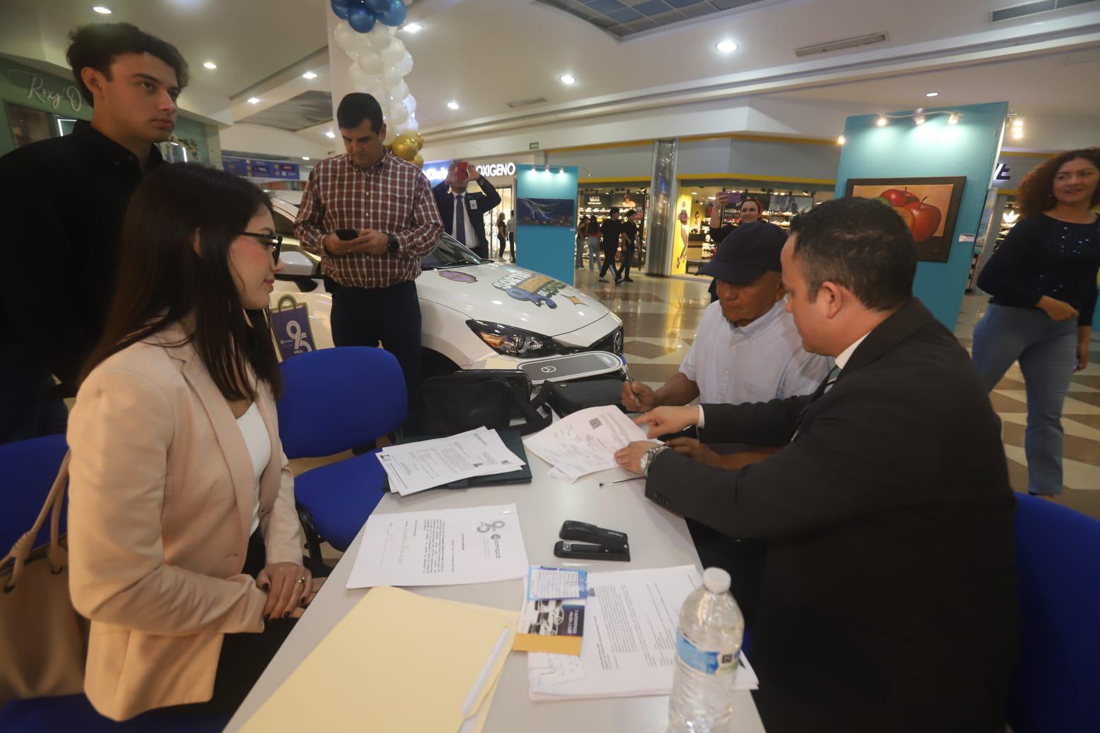 $!Cimaco celebra su 95 aniversario y entrega automóvil a cliente ganador en Mazatlán