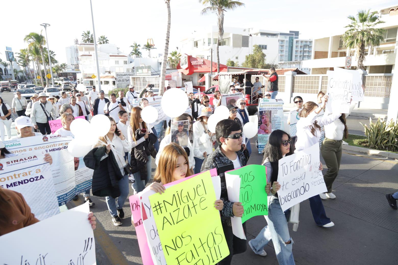 $!Al grito de ‘Con los niños No’, se une Mazatlán para exigir justicia por Gael y Alexander, muertos a balazos en Culiacán