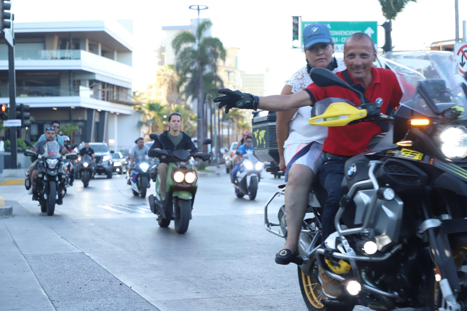 $!Los ‘bikers’ no se detienen, tras la muerte de un compañero en la Zona Dorada de Mazatlán
