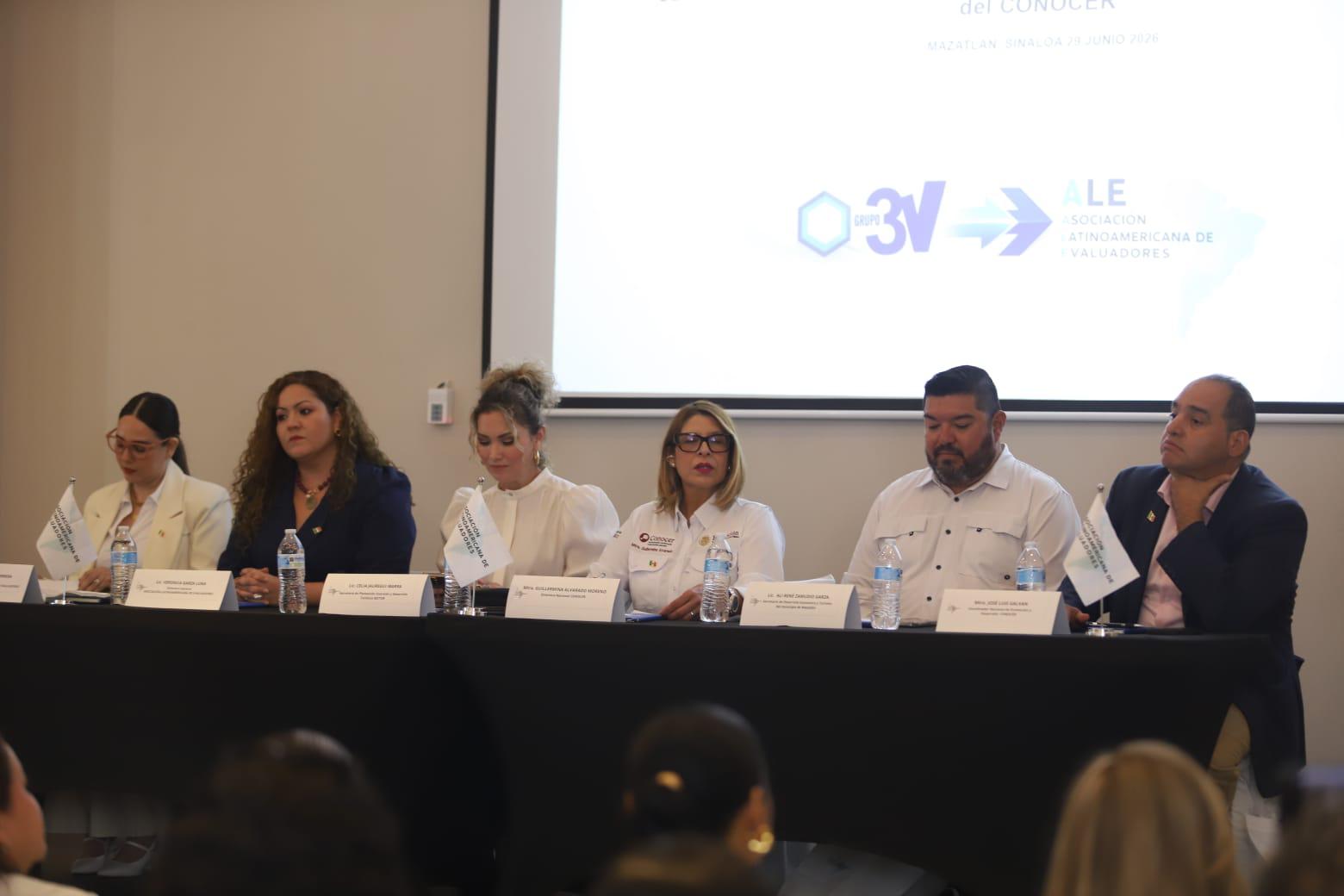 $!Apuestan a la anfitrionía para que regrese turismo y recomienden a Mazatlán