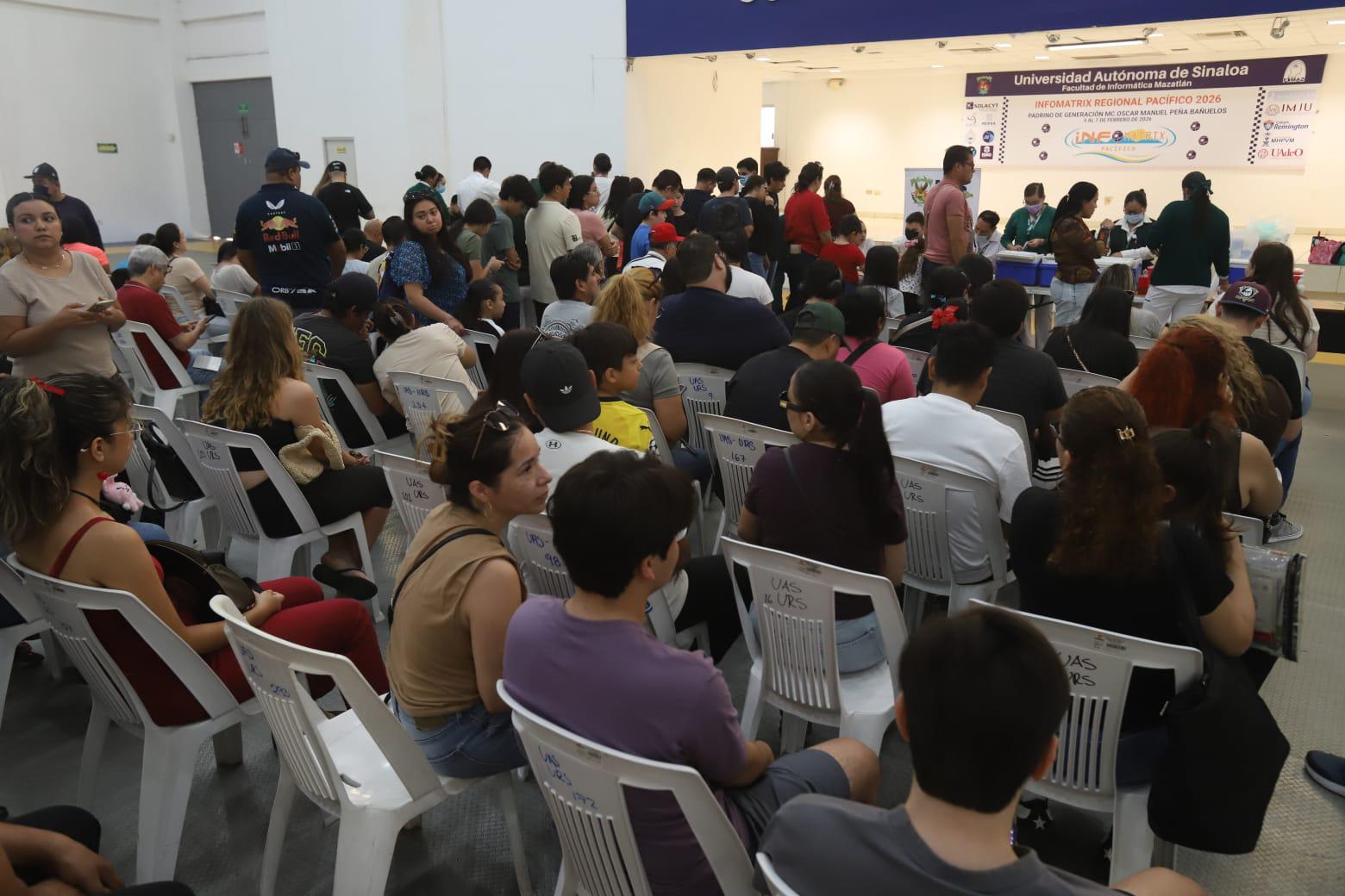 $!Niños y niñas mazatlecos son vacunados contra el sarampión