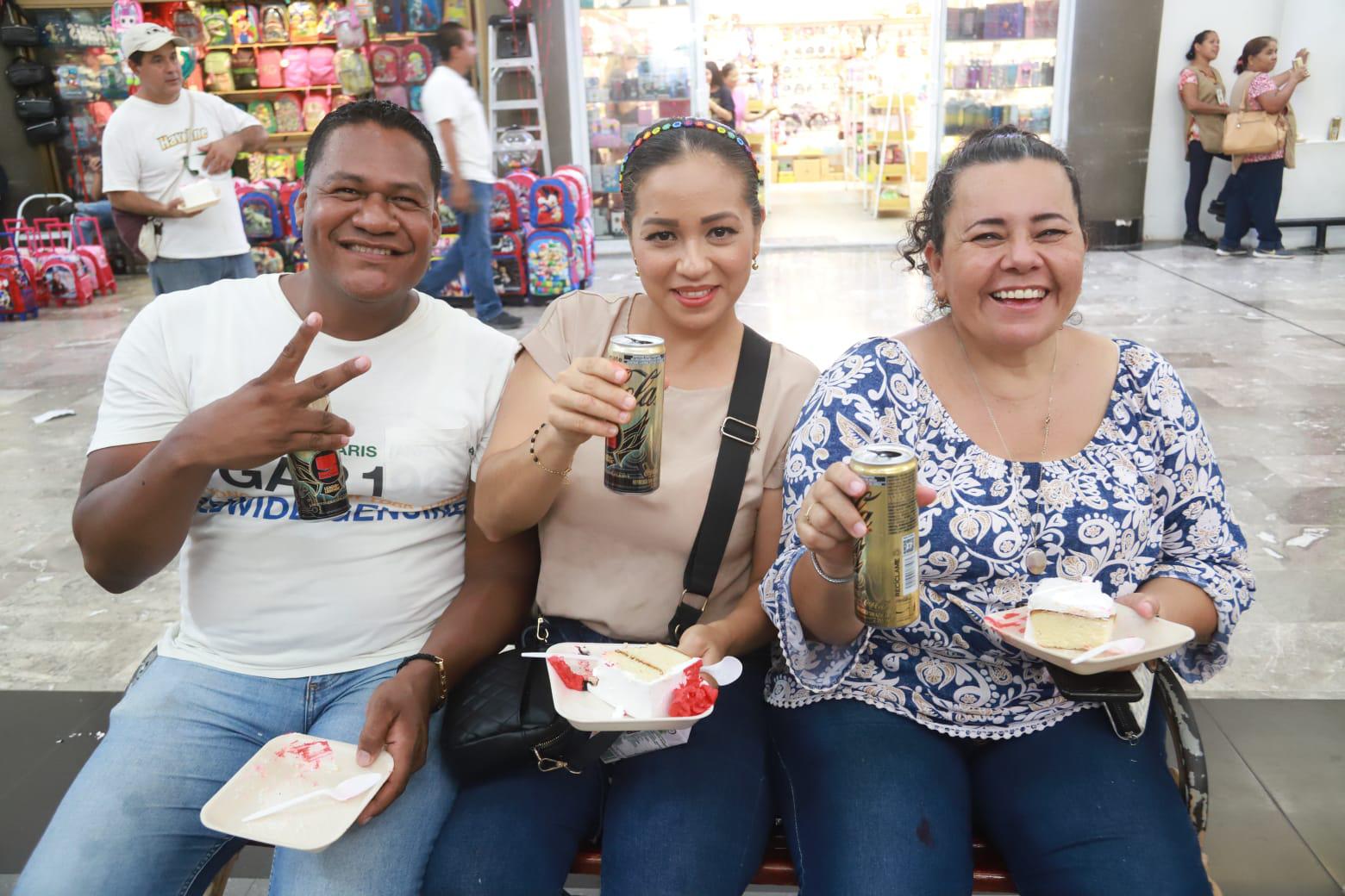 $!Armando Salinas, Carolina Loya y Mirna Polanco.